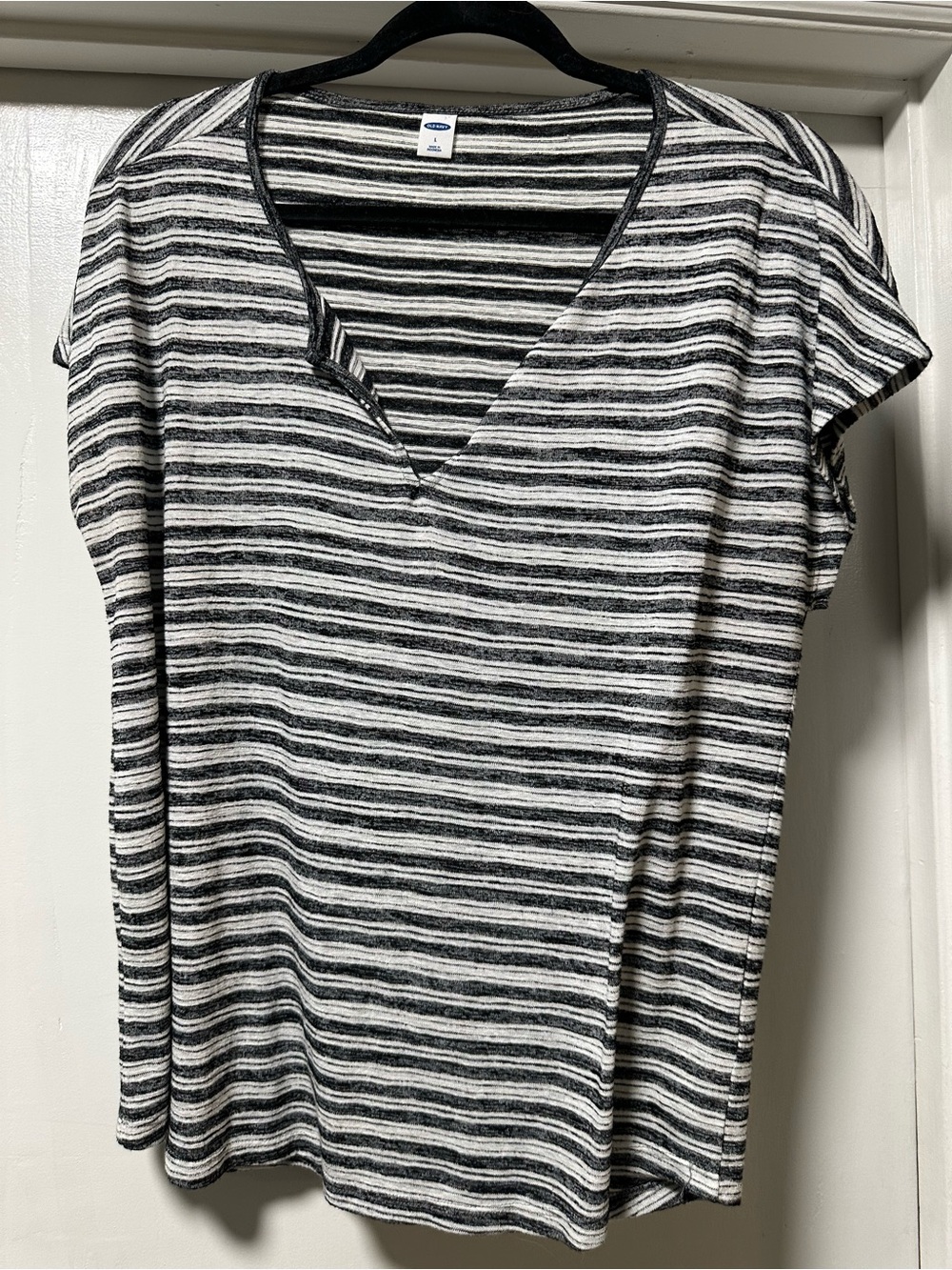 Old Navy Black & White Striped V-Neck Short Sleeve Tee